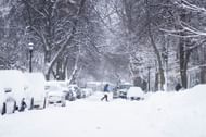 Tenacious snowstorm plagues Buffalo, New York (image via Getty/Libby March)